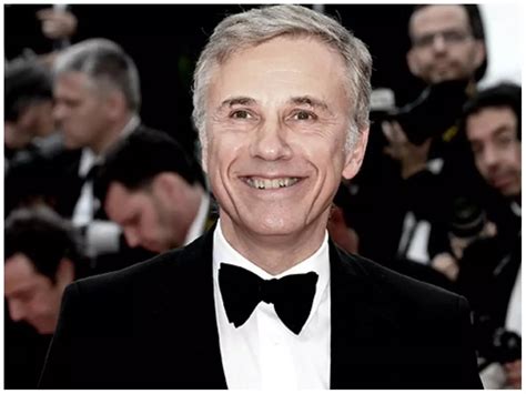 Christoph Waltz's Explosive Masterpiece - A Theatrical Triumph Met with Both Applause and Controversy?