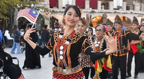 Sabah Fest 2023:  A Celebration of Culture and the Charismatic Charms of Carmen Chong!